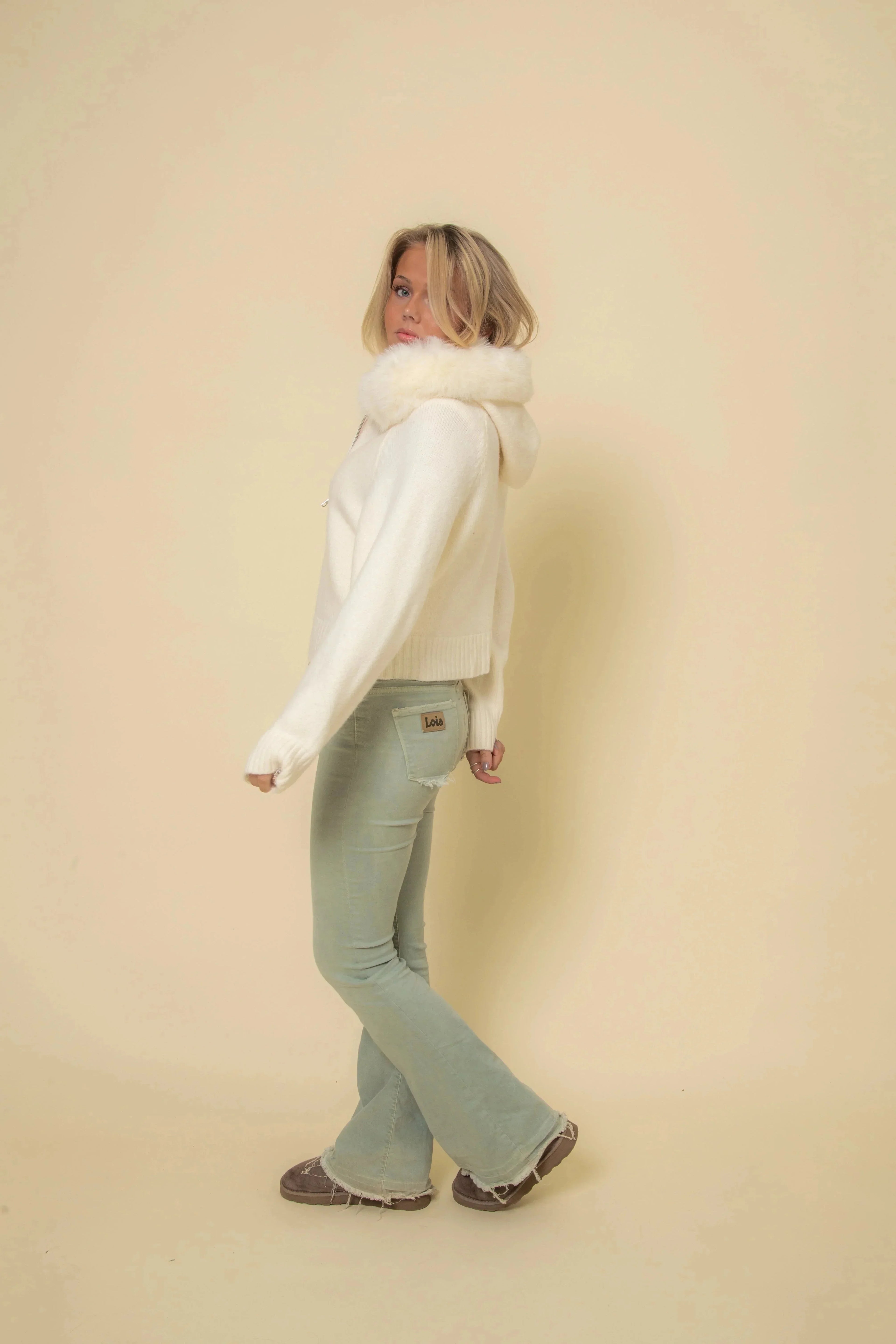Women’s Faux Fur Collar Zip-Up Knitted Cardigan