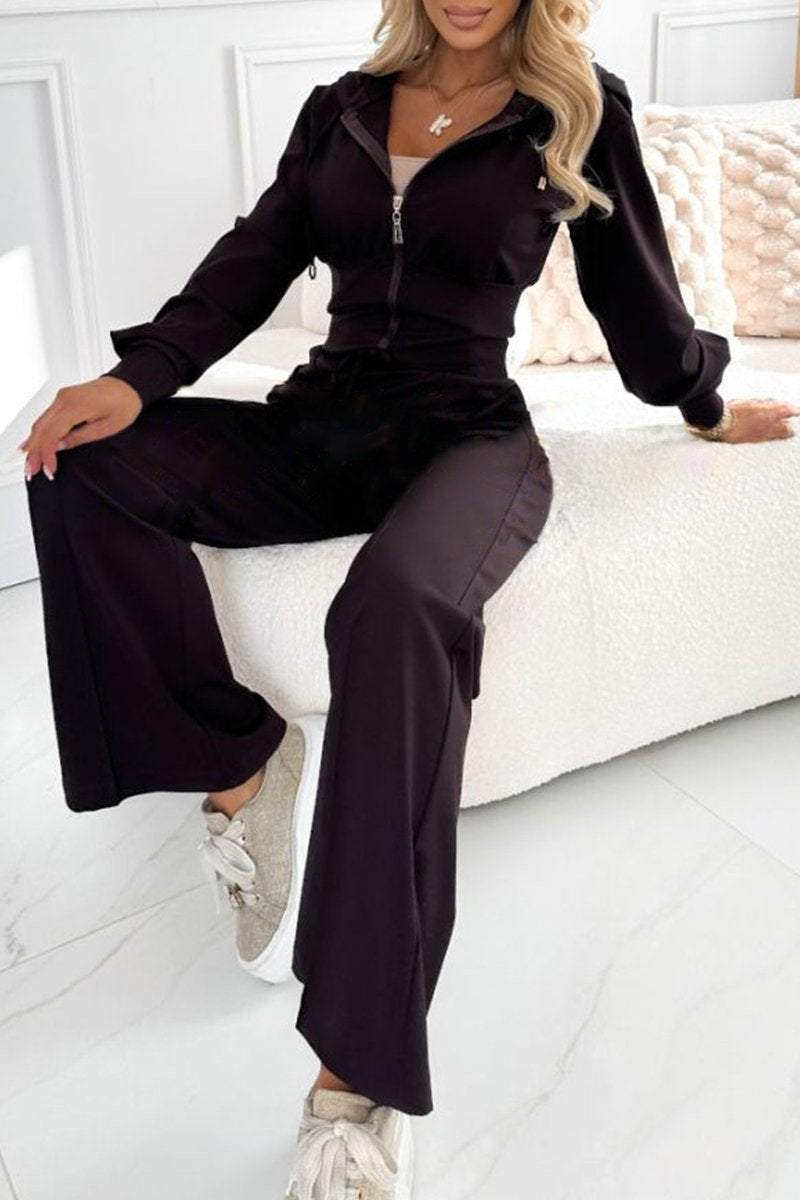 Ensemble pour femme composé d’un sweat à capuche ajusté zippé et d’un pantalon de jogging à jambes larges
