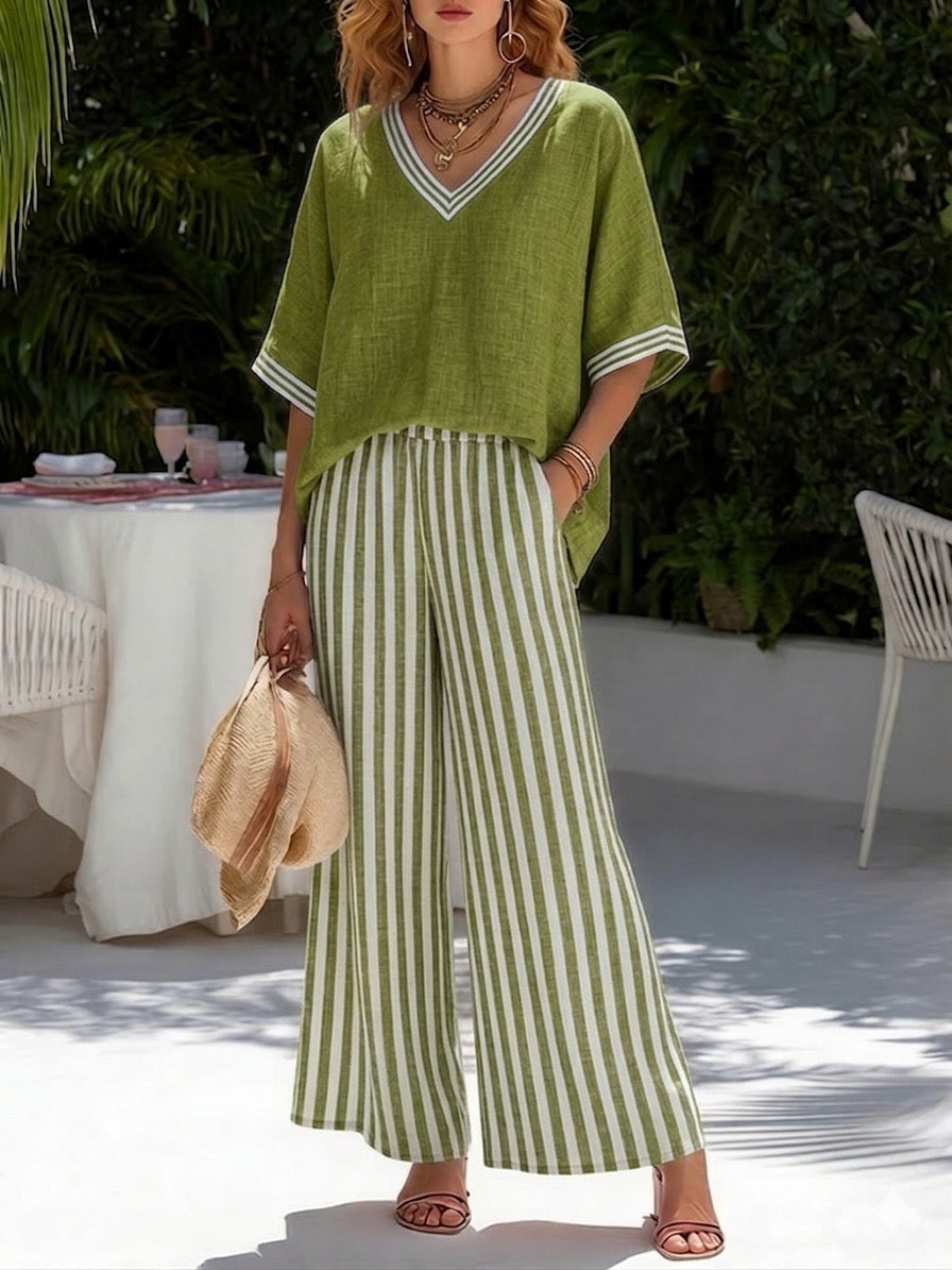 Ensemble composé d’un haut pour femme à col en V et d’un pantalon large rayé