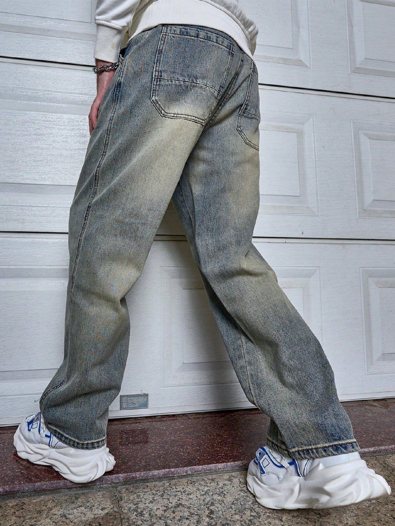 Men’s Relaxed Straight Leg Jeans with Vintage Wash