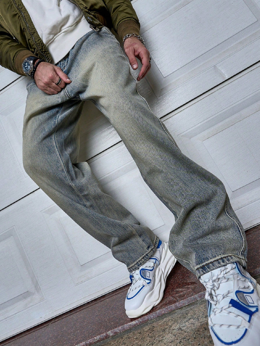 Men’s Relaxed Straight Leg Jeans with Vintage Wash