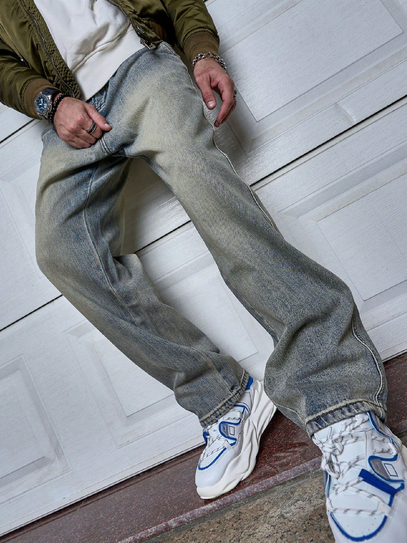 Men’s Relaxed Straight Leg Jeans with Vintage Wash