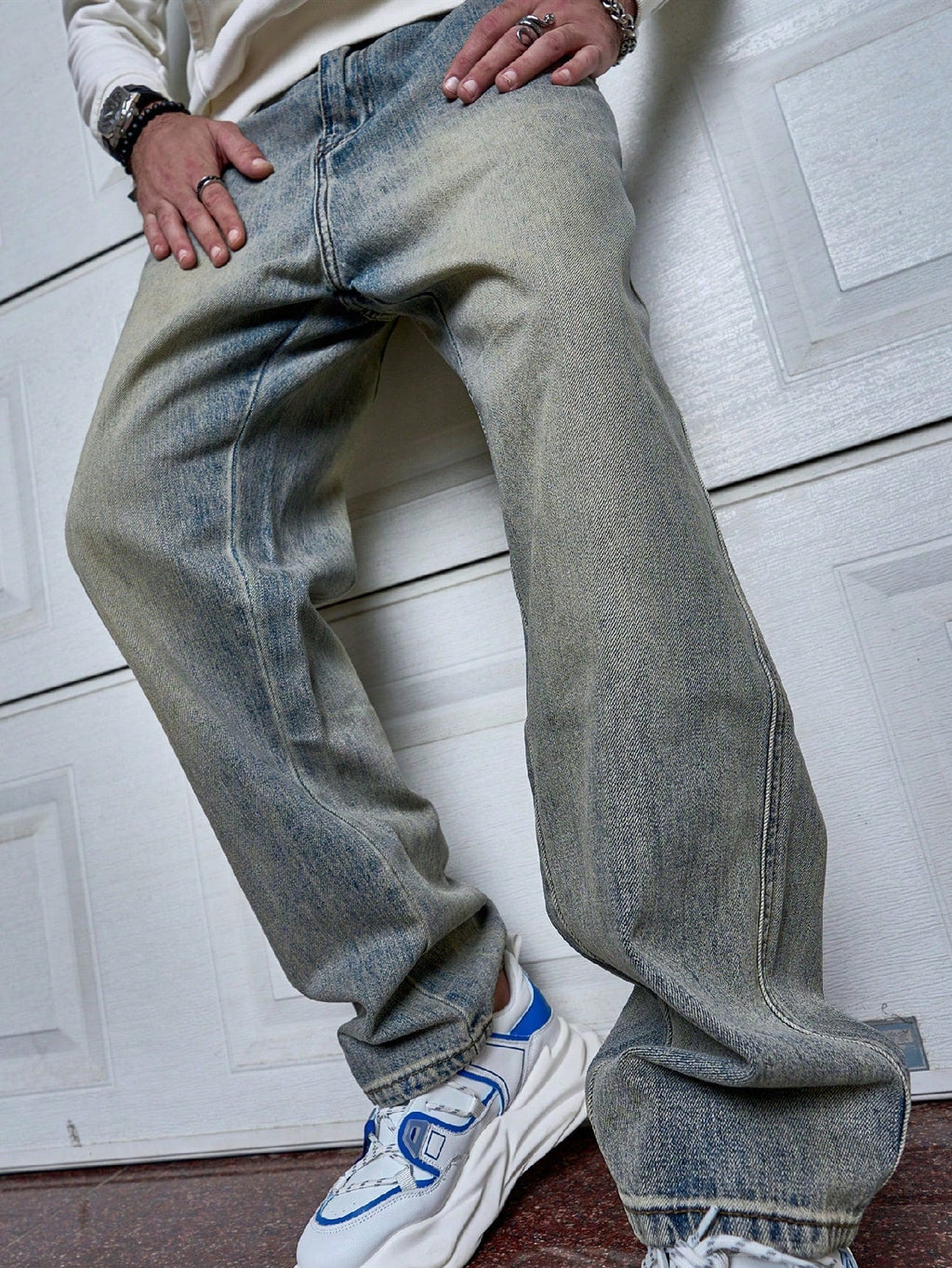 Men’s Relaxed Straight Leg Jeans with Vintage Wash