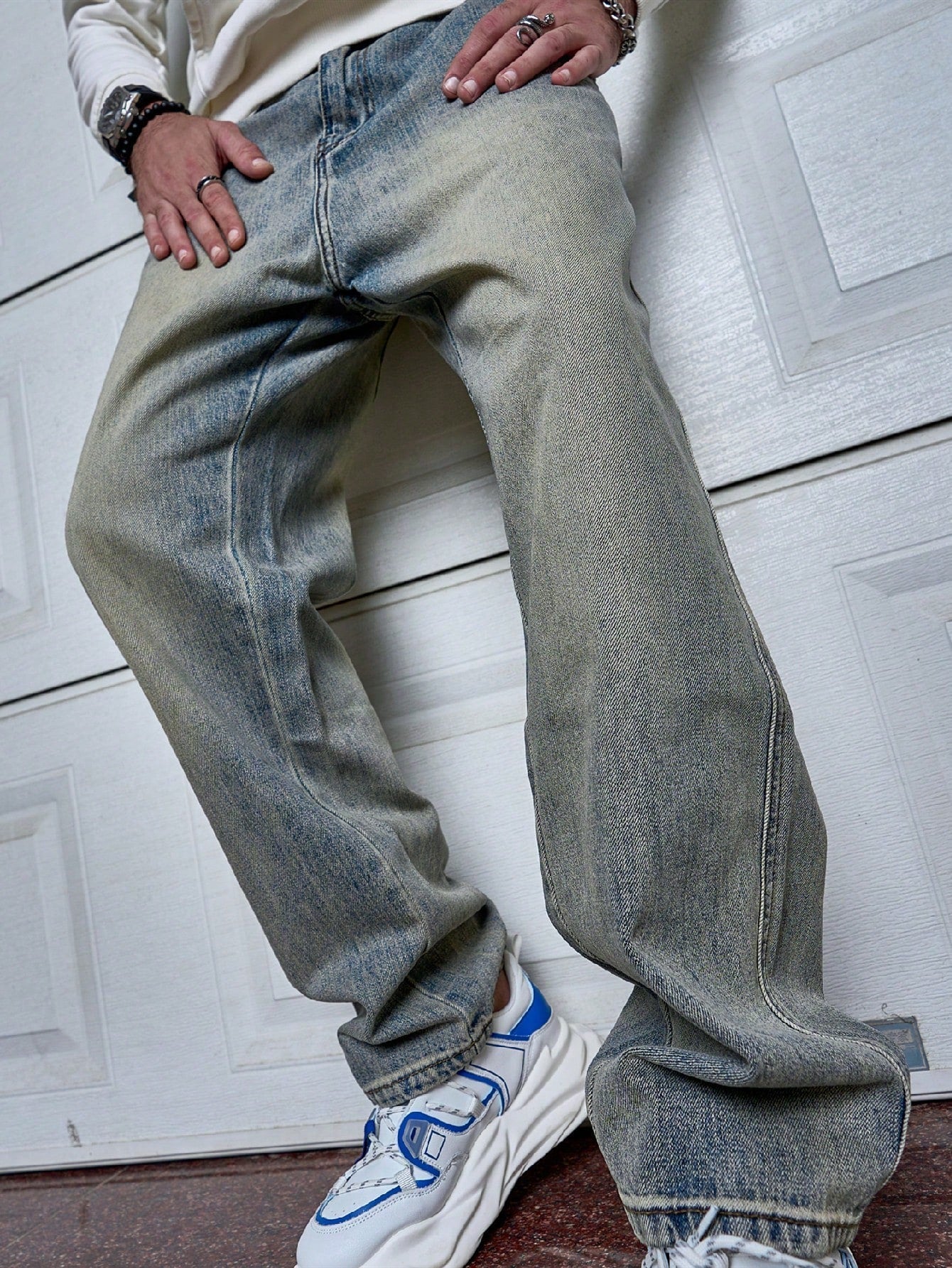 Men’s Relaxed Straight Leg Jeans with Vintage Wash