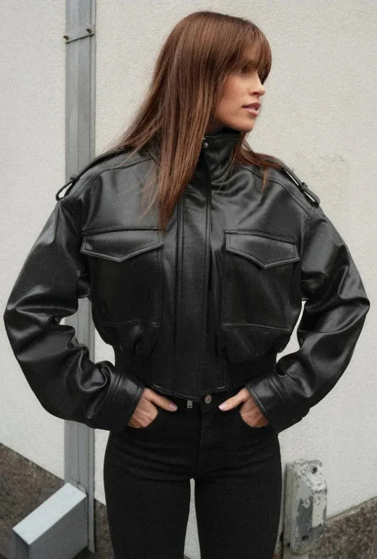 Veste utilitaire courte pour femme en similicuir