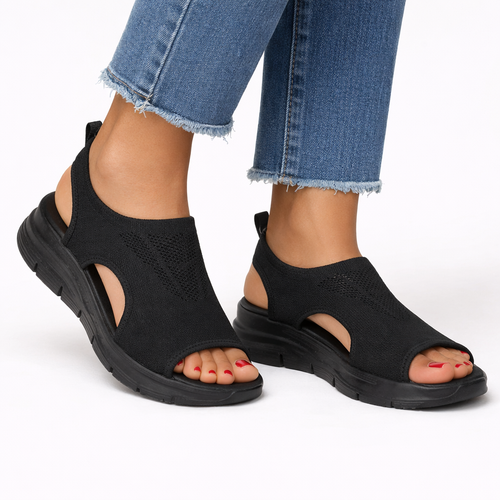 Sandales en maille tricotée avec côtés découpés